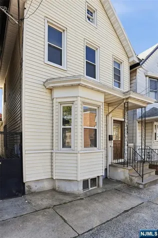 209 Hamilton Street Harrison NJ 07029