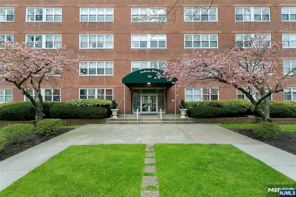 926 Bloomfield Glen Ridge NJ 07028