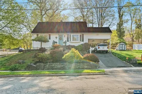 46 Pershing Place Woodland Park NJ 07424