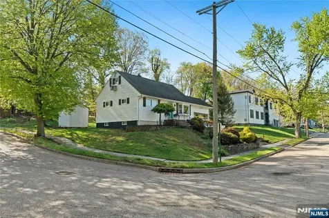 46 Pershing Place Woodland Park NJ 07424