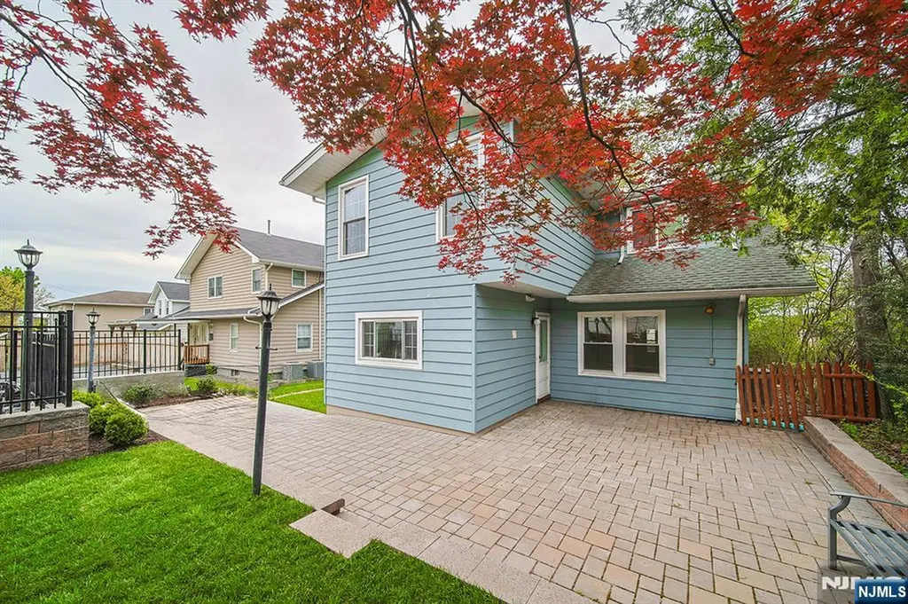 586 Hillside Street Ridgefield NJ 07657