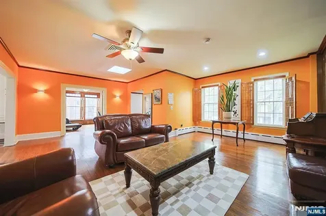 586 Hillside Street Ridgefield NJ 07657