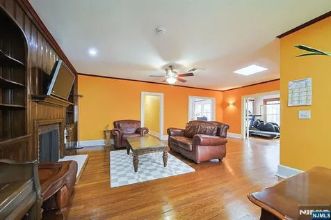 586 Hillside Street Ridgefield NJ 07657