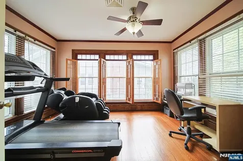 586 Hillside Street Ridgefield NJ 07657