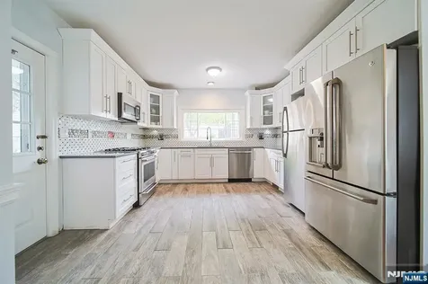586 Hillside Street Ridgefield NJ 07657