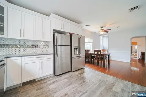 586 Hillside Street Ridgefield NJ 07657