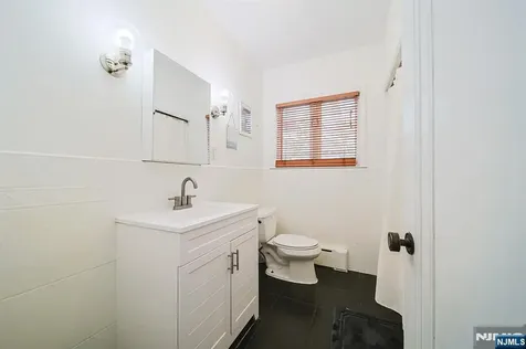 586 Hillside Street Ridgefield NJ 07657