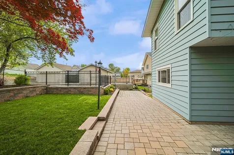 586 Hillside Street Ridgefield NJ 07657