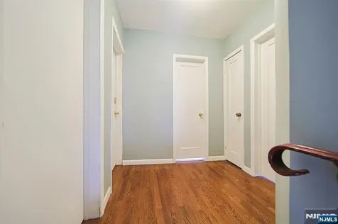 586 Hillside Street Ridgefield NJ 07657