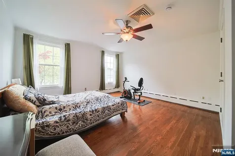 586 Hillside Street Ridgefield NJ 07657