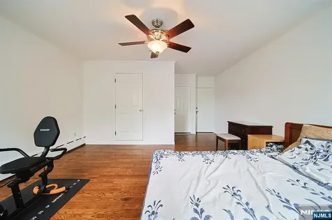 586 Hillside Street Ridgefield NJ 07657