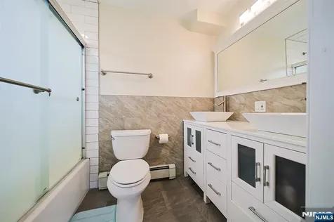 586 Hillside Street Ridgefield NJ 07657