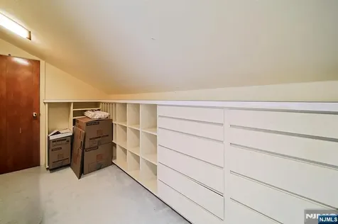 586 Hillside Street Ridgefield NJ 07657