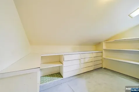 586 Hillside Street Ridgefield NJ 07657