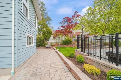 586 Hillside Street Ridgefield NJ 07657