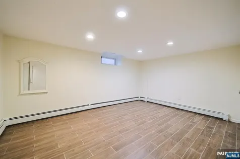 586 Hillside Street Ridgefield NJ 07657