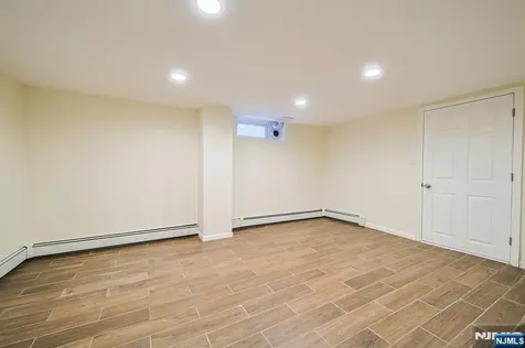 586 Hillside Street Ridgefield NJ 07657
