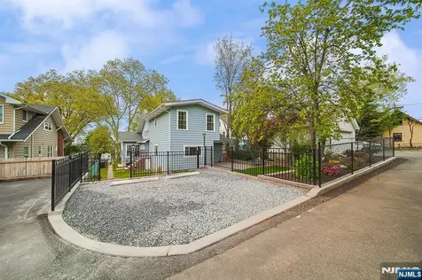 586 Hillside Street Ridgefield NJ 07657