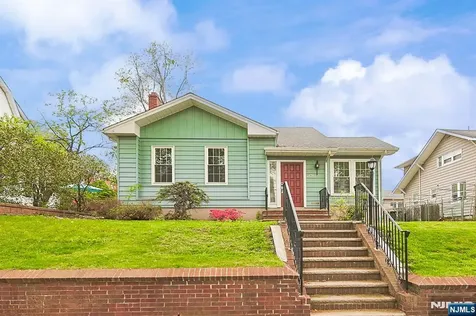 586 Hillside Street Ridgefield NJ 07657
