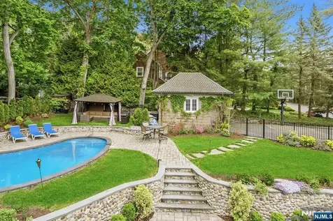 203 Heights Road Ridgewood NJ 07450