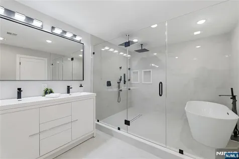 765 7th Avenue River Edge NJ 07661