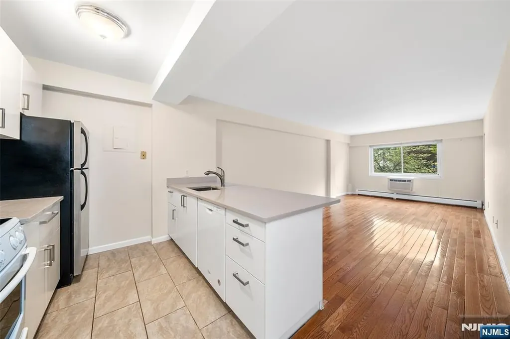 333 Grand Avenue Palisades Park NJ 07650