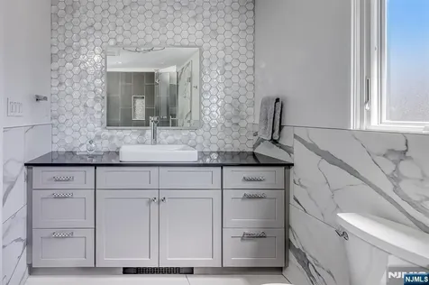 11 Ashton Place Glen Rock NJ 07452