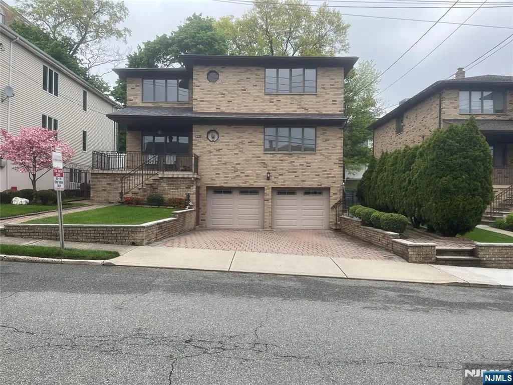 330 10th Street Palisades Park NJ 07650
