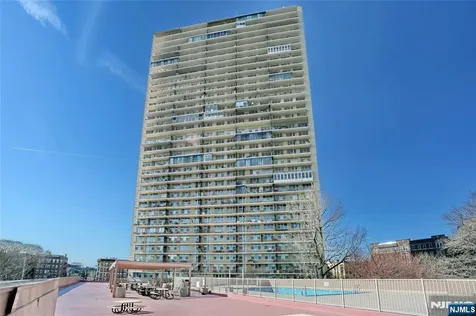 6040 Boulevard E West New York NJ 07093