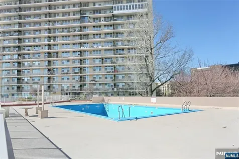 6040 Boulevard E West New York NJ 07093