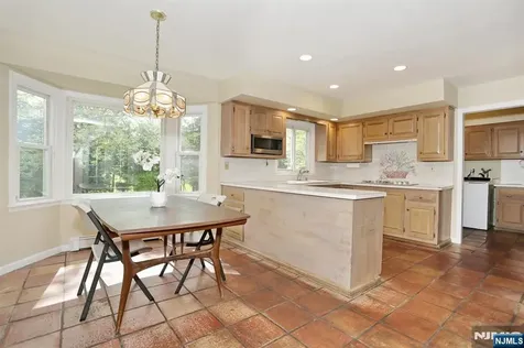 544 Hague Court Oradell NJ 07649