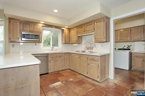 544 Hague Court Oradell NJ 07649