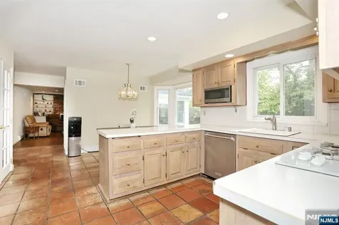 544 Hague Court Oradell NJ 07649