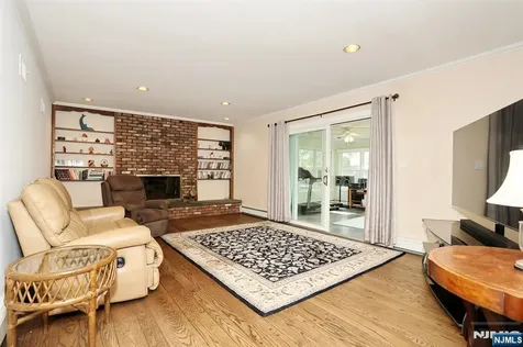 544 Hague Court Oradell NJ 07649