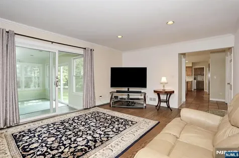 544 Hague Court Oradell NJ 07649