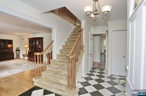 544 Hague Court Oradell NJ 07649