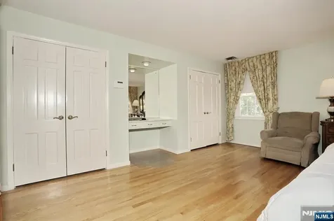 544 Hague Court Oradell NJ 07649