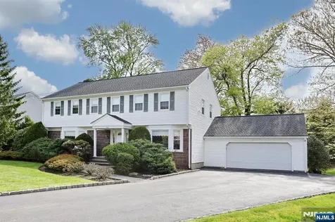 544 Hague Court Oradell NJ 07649