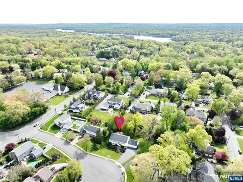 544 Hague Court Oradell NJ 07649