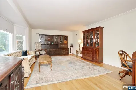 544 Hague Court Oradell NJ 07649