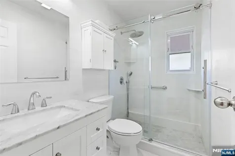 4D Lakeview Leonia NJ 07605