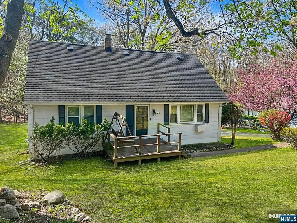 75 W Oakland Avenue Oakland NJ 07436