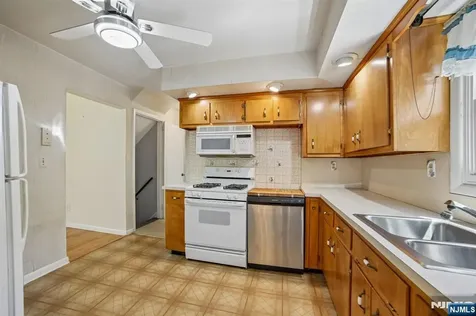 75 W Oakland Avenue Oakland NJ 07436
