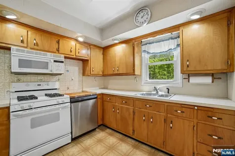 75 W Oakland Avenue Oakland NJ 07436