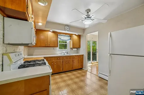 75 W Oakland Avenue Oakland NJ 07436