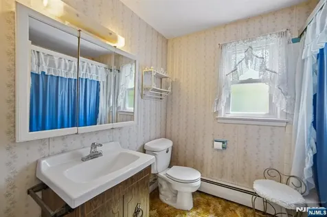 75 W Oakland Avenue Oakland NJ 07436