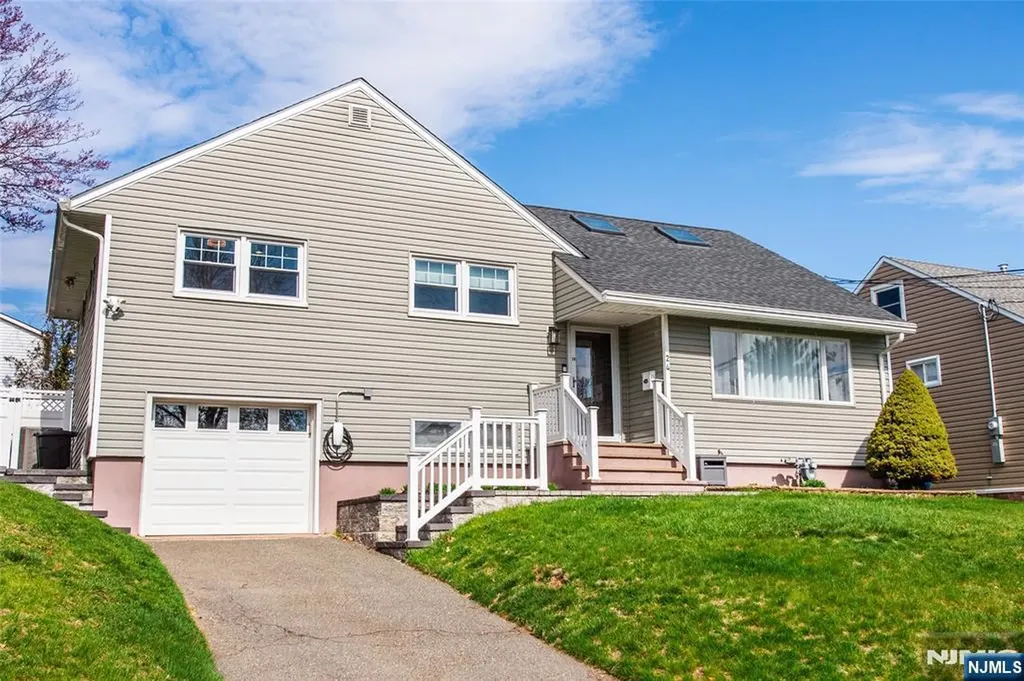 24 Lennon Place Clifton NJ 07013