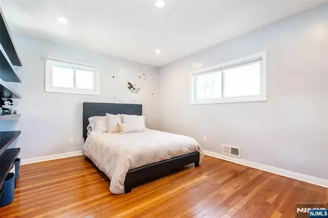 24 Lennon Place Clifton NJ 07013