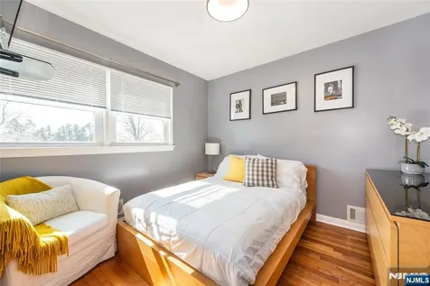 24 Lennon Place Clifton NJ 07013
