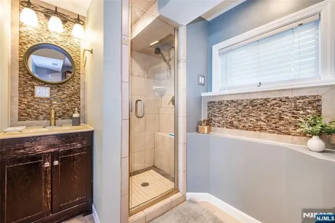 24 Lennon Place Clifton NJ 07013